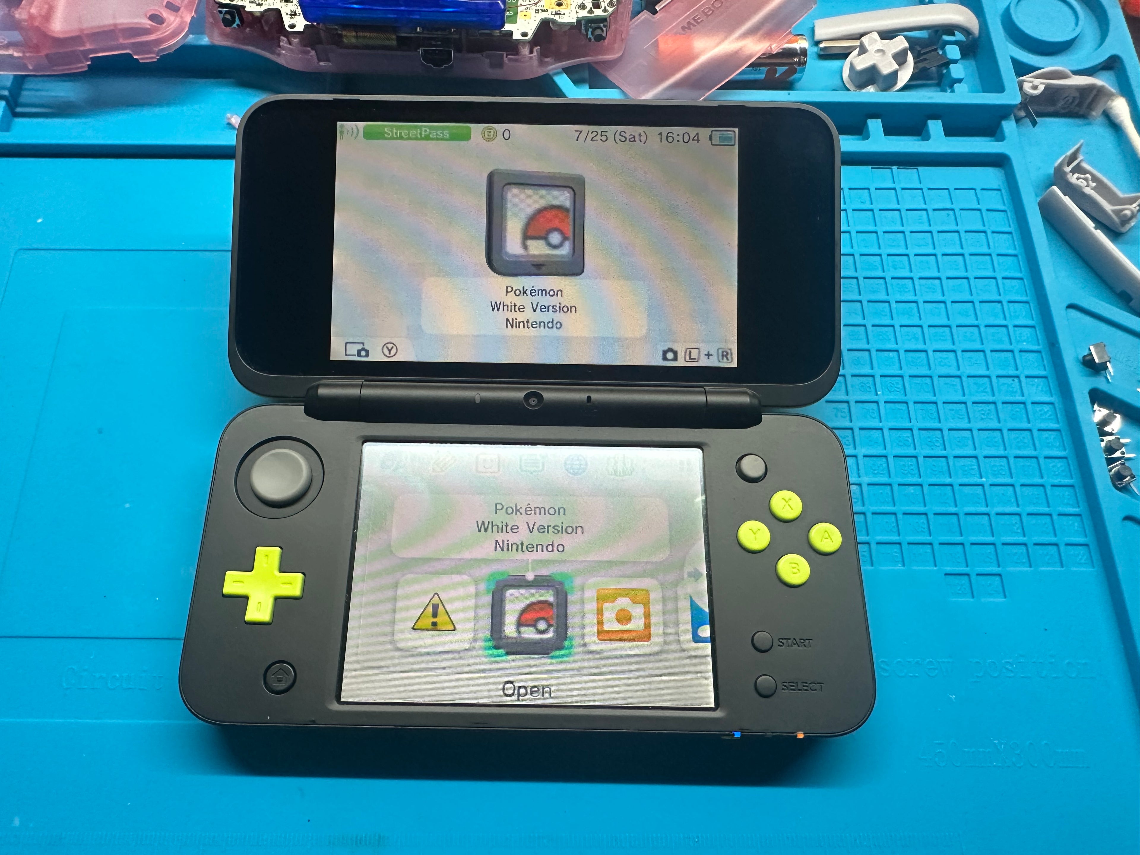 Nintendo 2DS LL XL Black/Lime Console (NTSC-U/C)