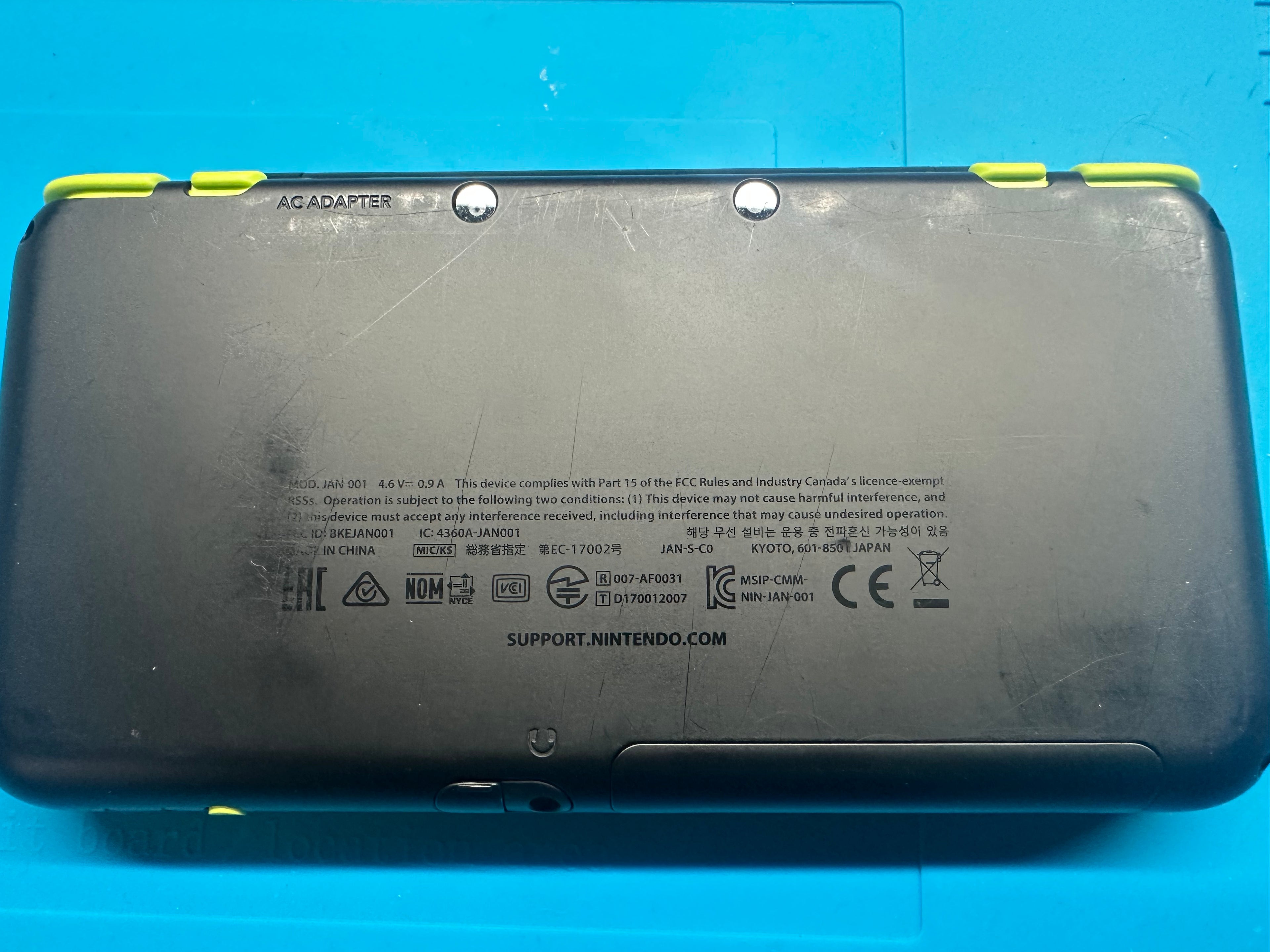 Nintendo 2DS LL XL Black/Lime Console (NTSC-U/C)