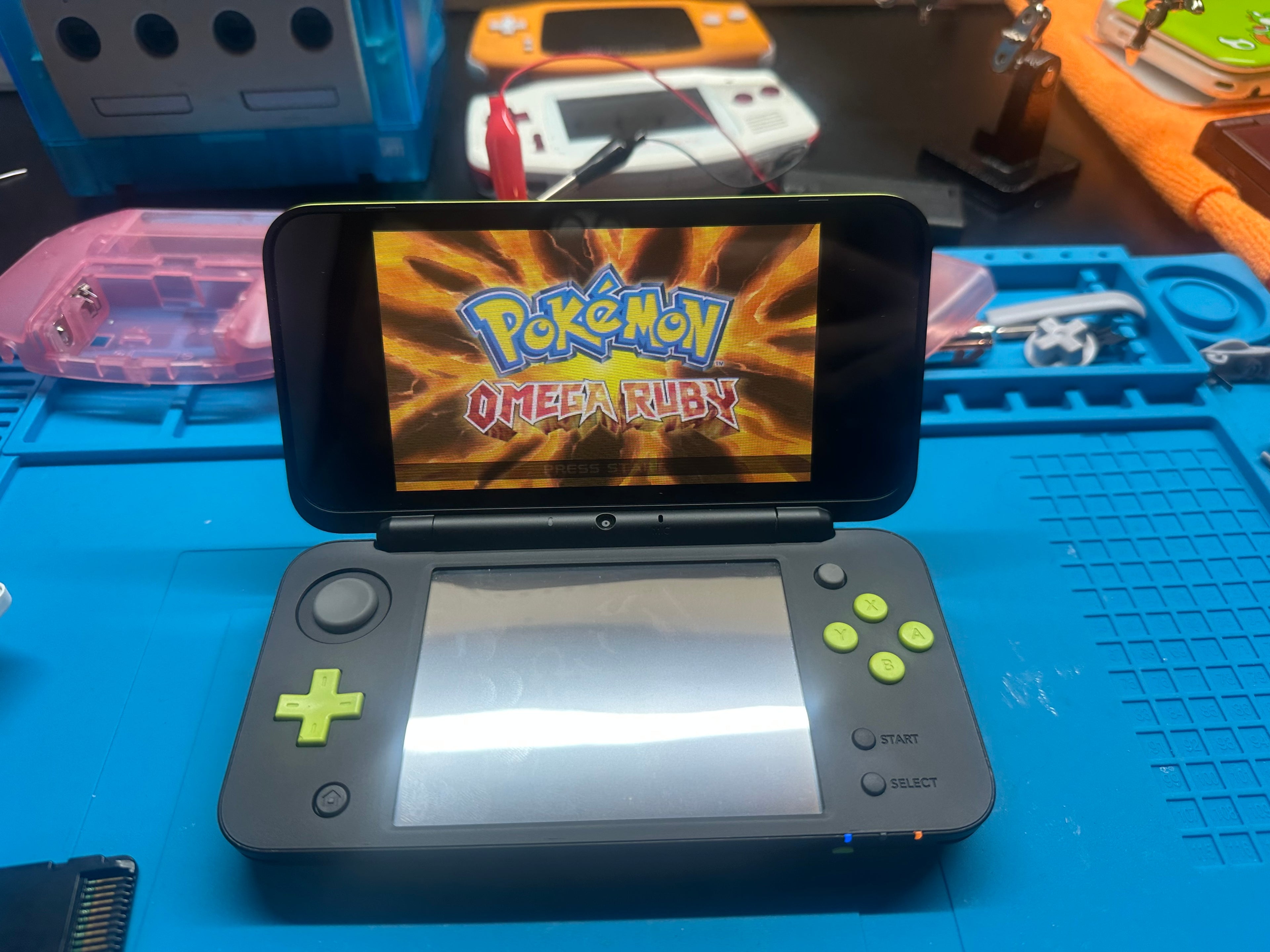 Nintendo 2DS LL XL Black/Lime Console (NTSC-U/C)