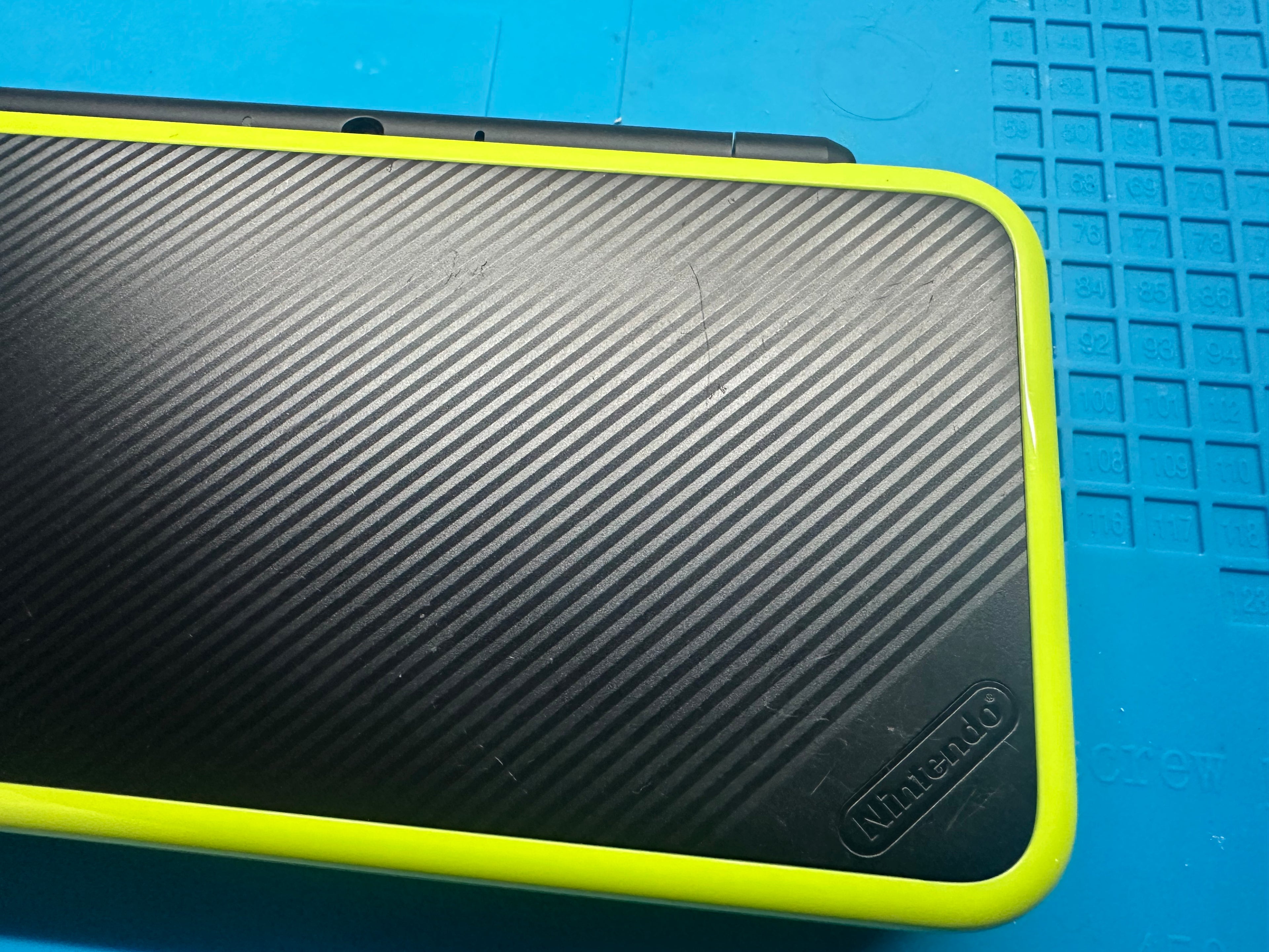 Nintendo 2DS LL XL Black/Lime Console (NTSC-U/C)